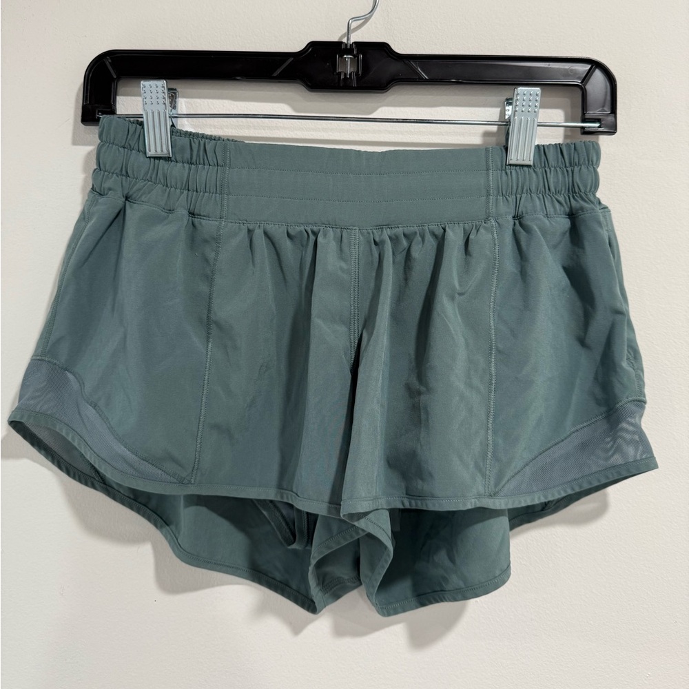 Lululemon Hotty hot low rise 2.5” shorts